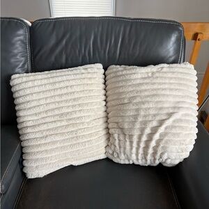❌SOLD❌ - RACHEL Rachel Roy White Cream Ribbed Plush Accent Pillows - Pair